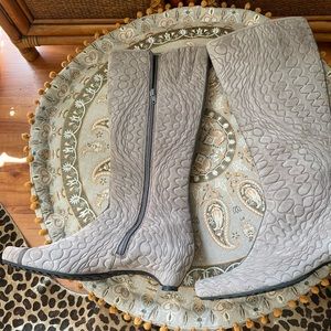 Tsubo grey suede leather boots  size 10.